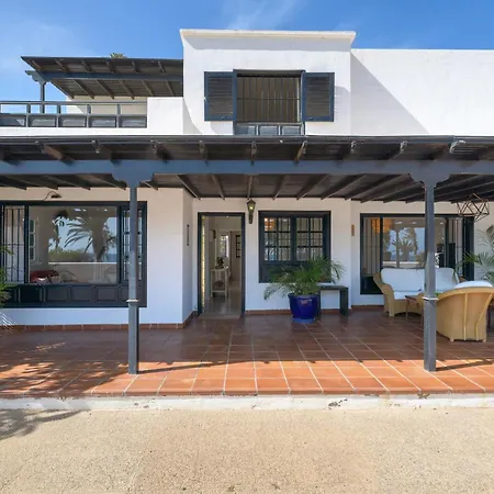 Semesterbostad Casa Maresia, Playa Bastian Sea Views - Communal Swimming Pool