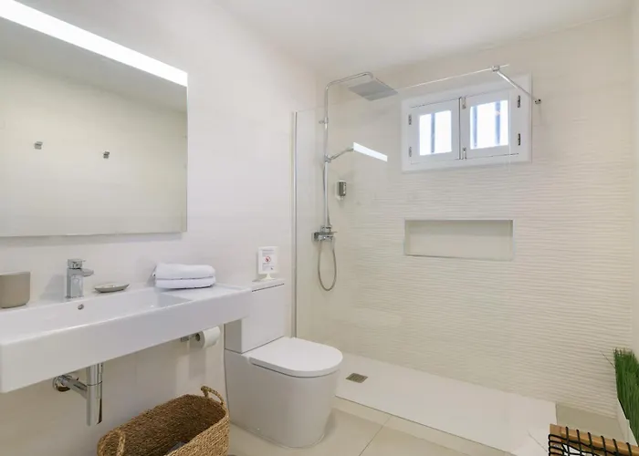 Casa Maresia, Playa Bastian Sea Views - Communal Swimming Pool * Costa Teguise