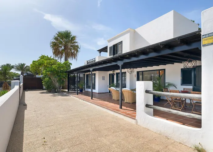 Feriehus Casa Maresia, Playa Bastian Sea Views - Communal Swimming Pool *