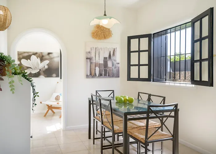 Feriehus Casa Maresia, Playa Bastian Sea Views - Communal Swimming Pool *