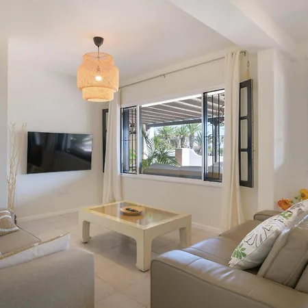 Casa Maresia, Playa Bastian Sea Views - Communal Swimming Pool * Costa Teguise