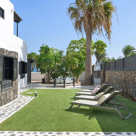 Casa Maresia, Playa Bastian Sea Views - Communal Swimming Pool بيت للعطل *