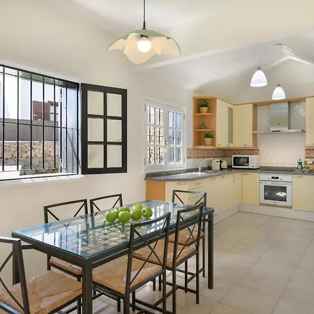 Casa Maresia, Playa Bastian Sea Views - Communal Swimming Pool بيت للعطل *