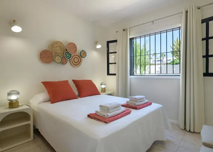 Holiday home Casa Maresia, Playa Bastian Sea Views - Communal Swimming Pool *