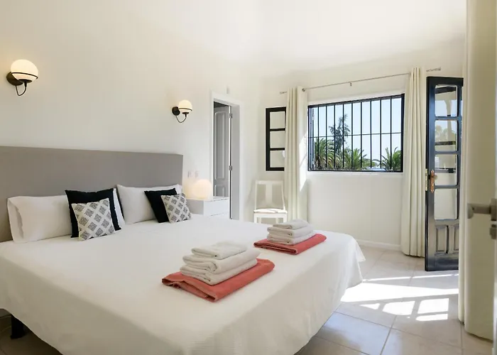 Casa Maresia, Playa Bastian Sea Views - Communal Swimming Pool Holiday home *