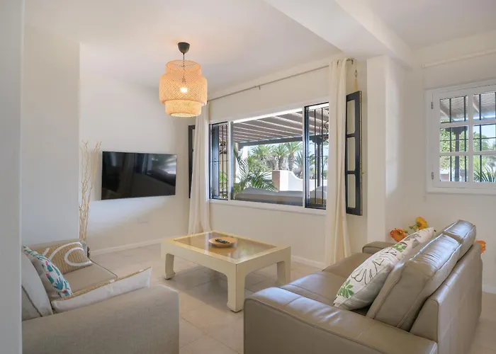 Casa Maresia, Playa Bastian Sea Views - Communal Swimming Pool * Costa Teguise